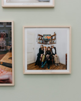 Einblicke in die Ausstellung und das Buch „A Painting for a Family Dinner” von Alina und Jeff Bliumis Daniel Sadowski Fotograf