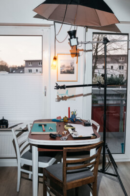 Arbeitsplatz an dem ich meine Hefte selbst binde. Daniel Sadowski Fotograf